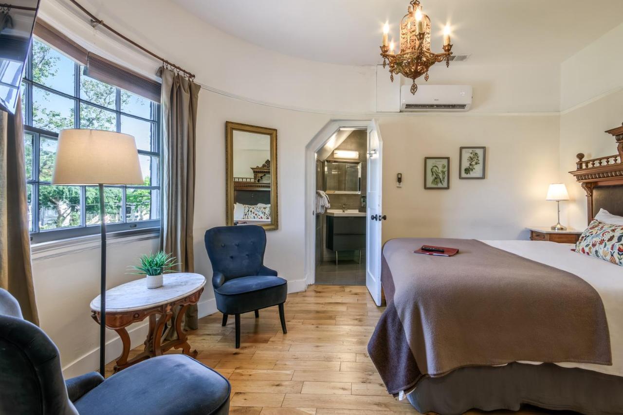 | Cedar Gables Inn