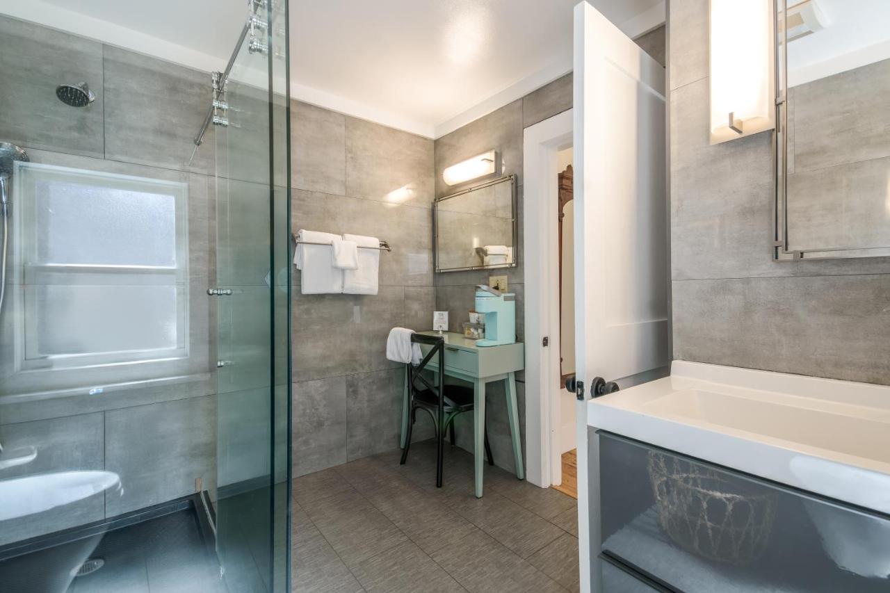| Cedar Gables Inn