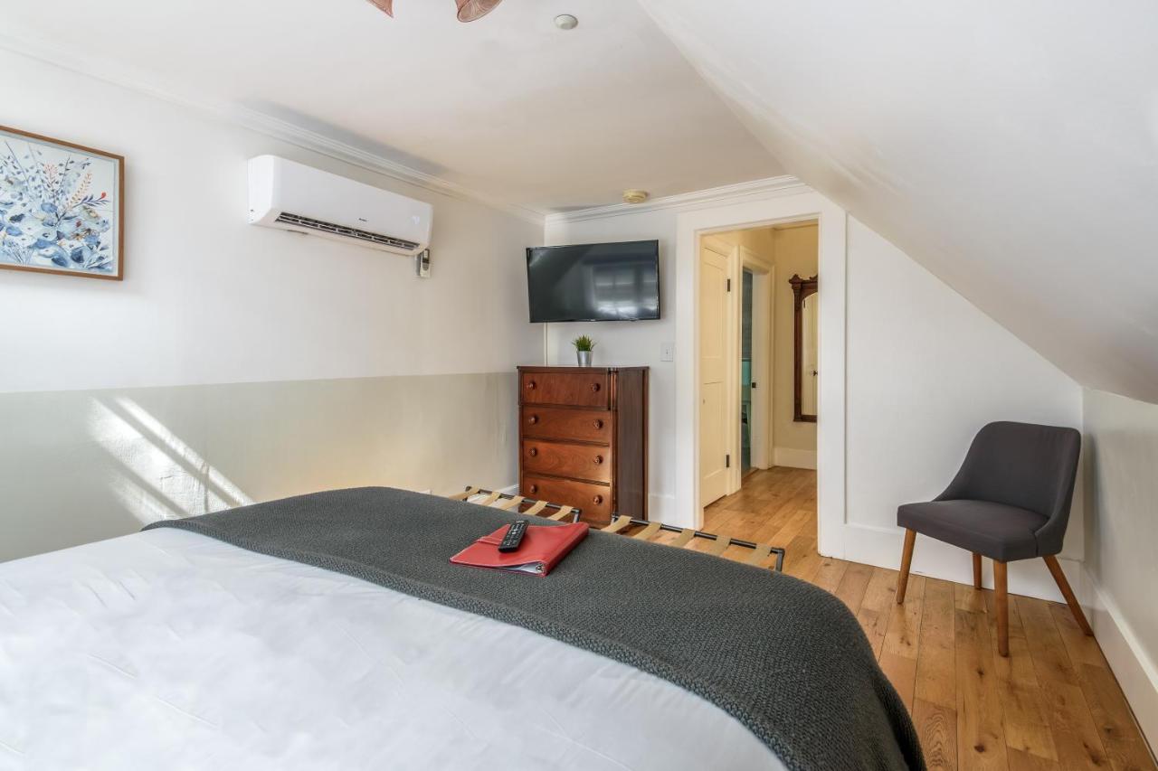| Cedar Gables Inn
