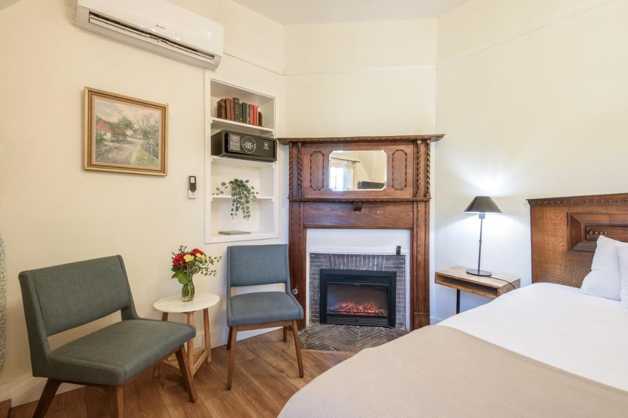 | Cedar Gables Inn