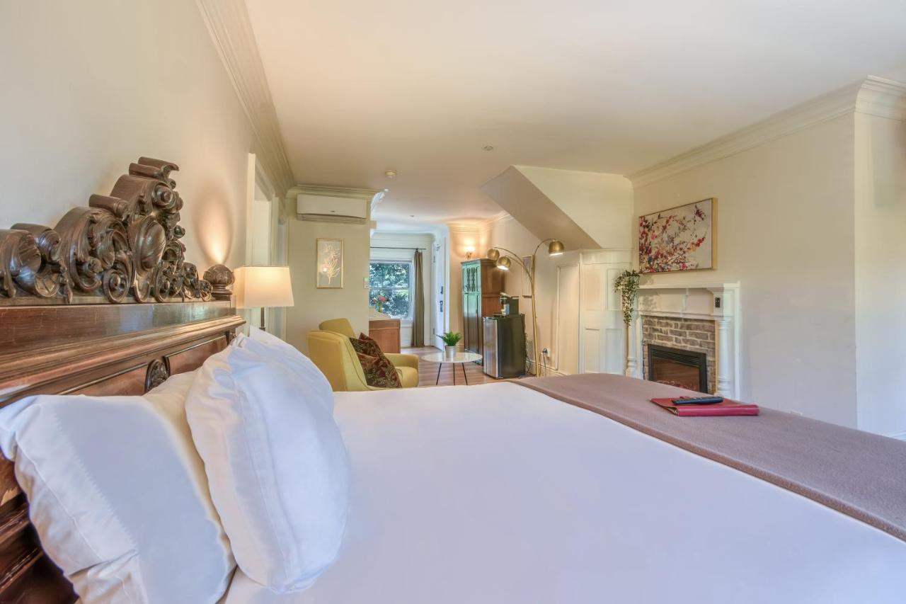 | Cedar Gables Inn