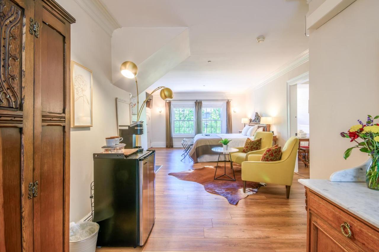 | Cedar Gables Inn