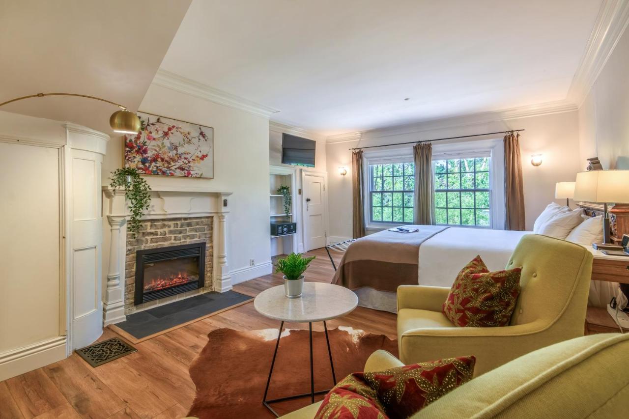 | Cedar Gables Inn