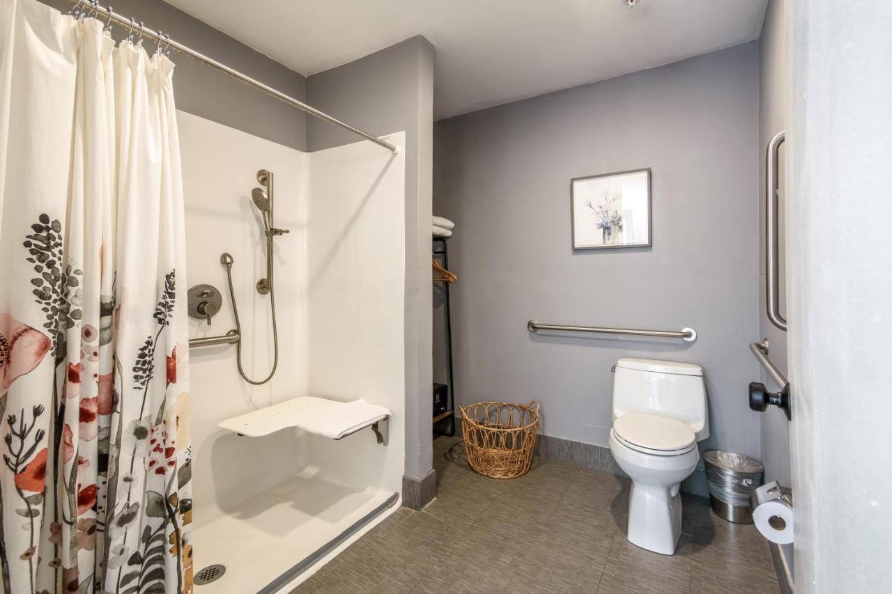 | Cedar Gables Inn