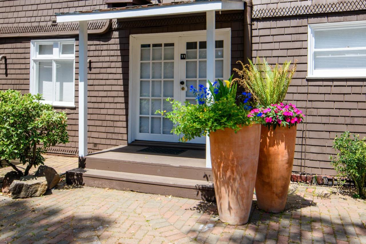 | Cedar Gables Inn