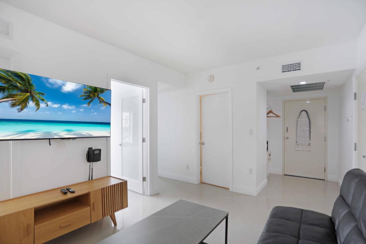 Deluxe One Bedroom Suite with Kitchen at Hotel Belleza