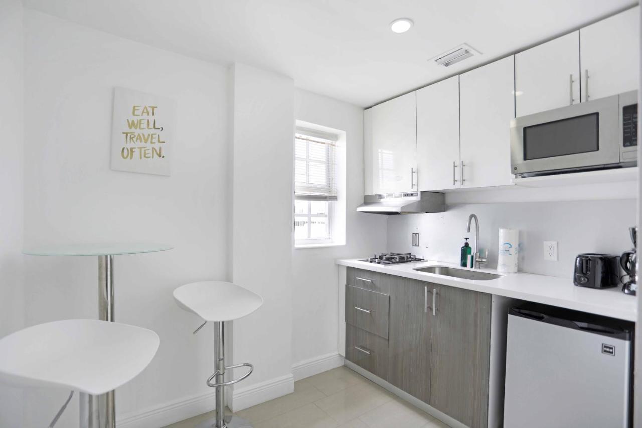 Deluxe One Bedroom Suite with Kitchen at Hotel Belleza