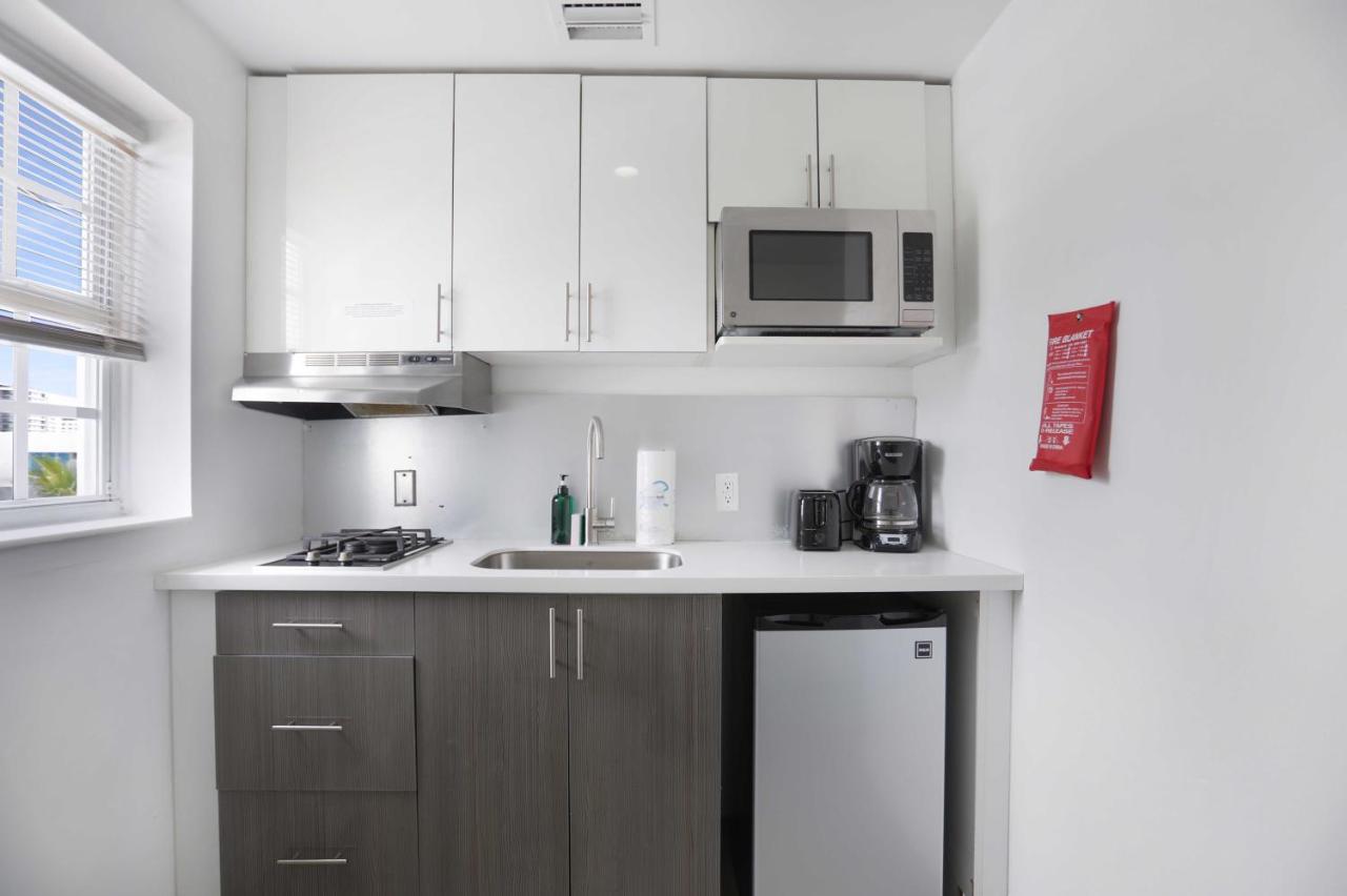 Deluxe One Bedroom Suite with Kitchen at Hotel Belleza