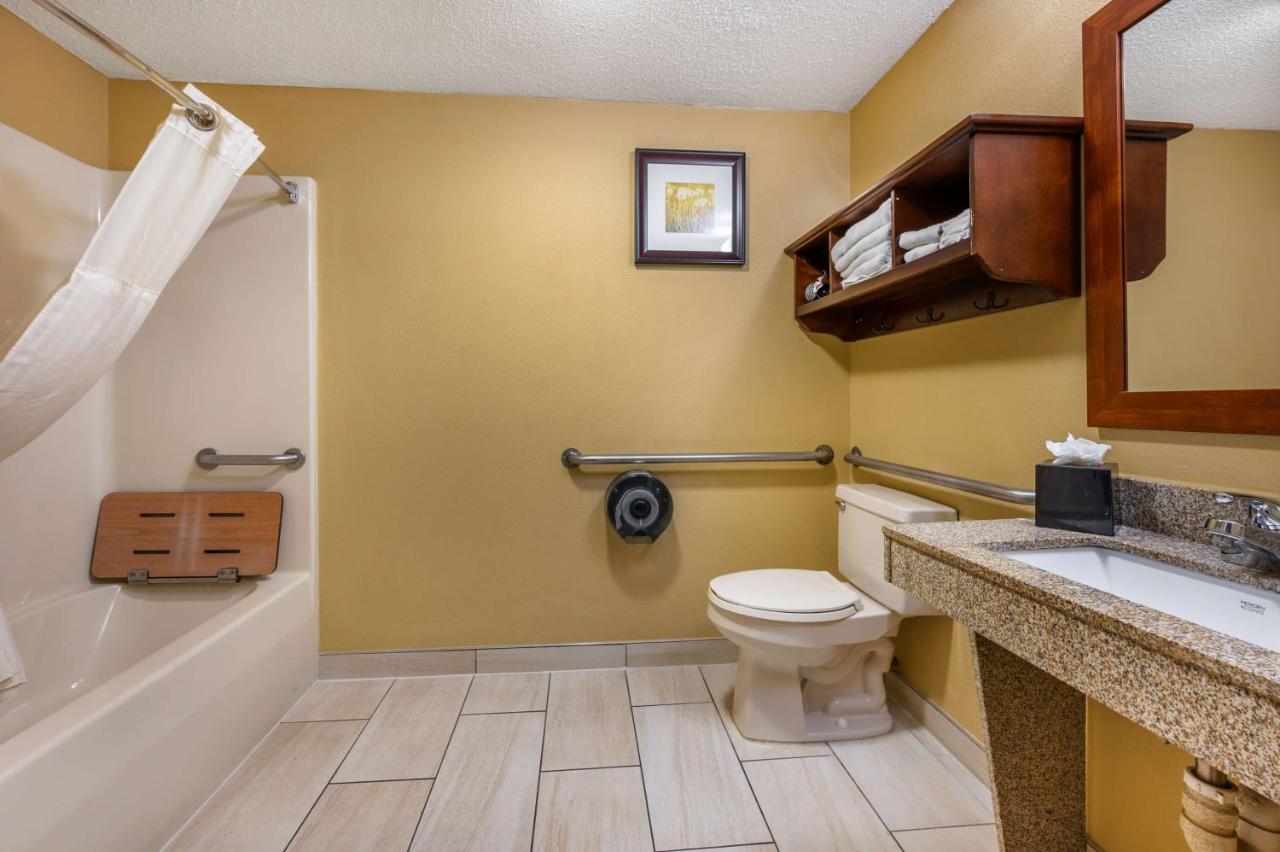 King Room with Bath - Disability Access/Non-Smoking at Best Western Plus Georgetown Corporate Center Hotel