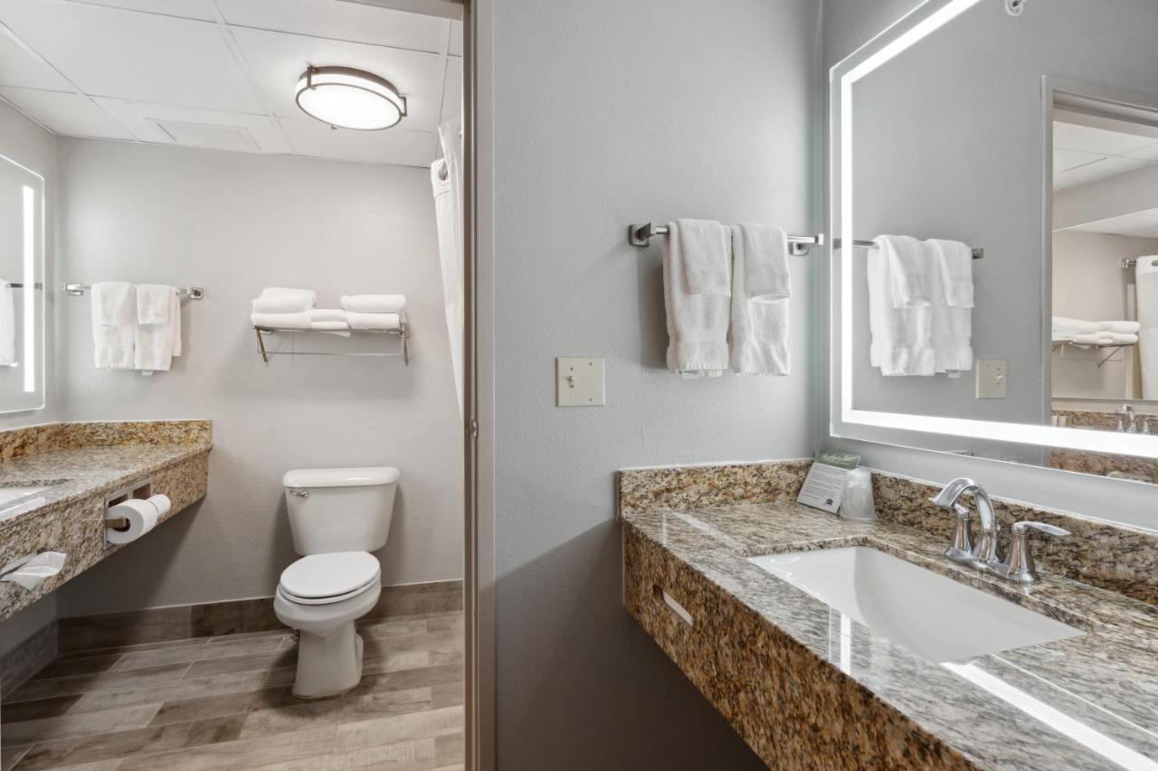 Deluxe King Room - Mobility Access/Non-Smoking at AmericInn by Wyndham Wisconsin Dells