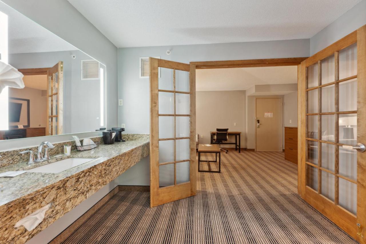 One-Bedroom King Suite - Non-Smoking at AmericInn by Wyndham Wisconsin Dells