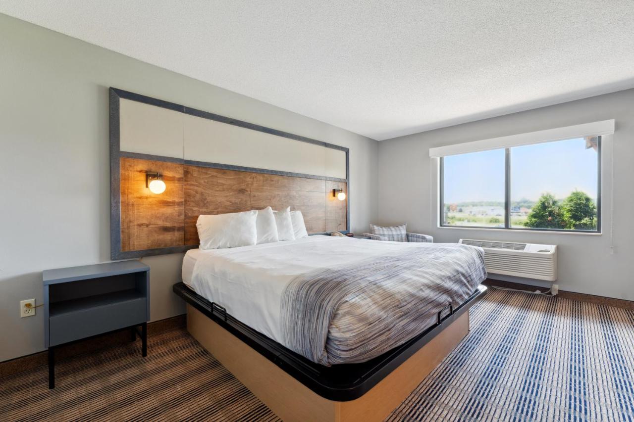 King Room - Non-Smoking at AmericInn by Wyndham Wisconsin Dells