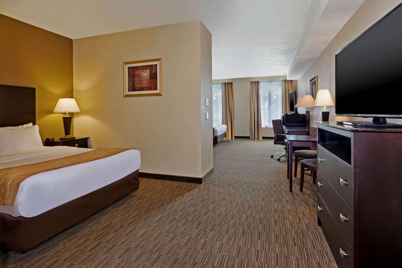 Deluxe King Suite with Queen Bed- Non-Smoking at Comfort Inn Whitehall near Michigan's Adventure