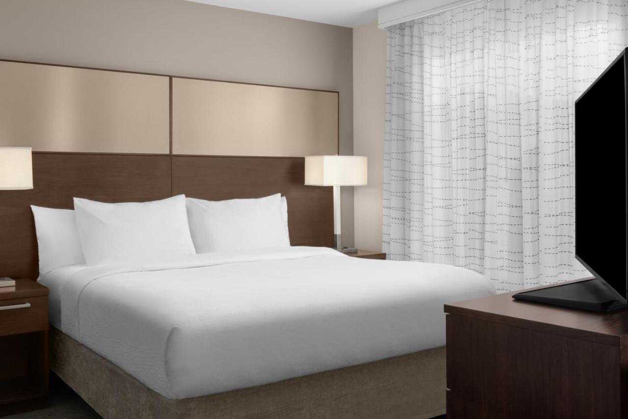King Room with Sofa Bed at Residence Inn By Marriott Santa Clarita Valencia
