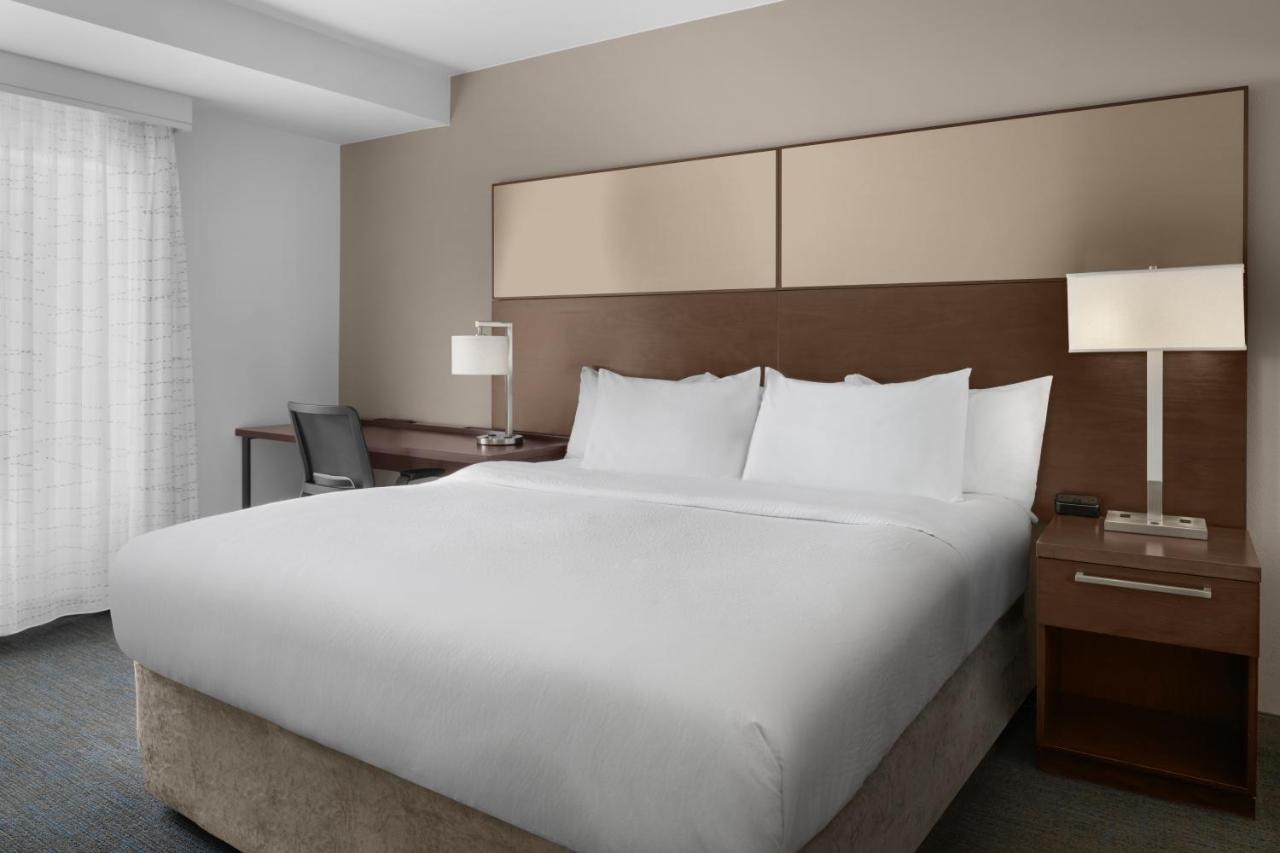 One-Bedroom Queen Suite with Sofa Bed at Residence Inn By Marriott Santa Clarita Valencia