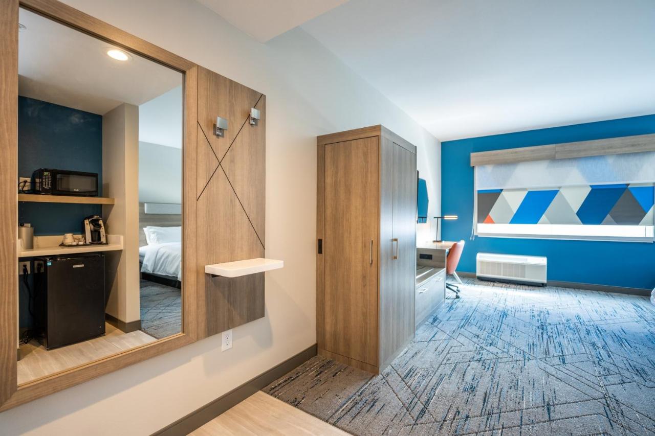 King Suite with Hearing Accessability at Holiday Inn Express & Suites Charlottesville by IHG