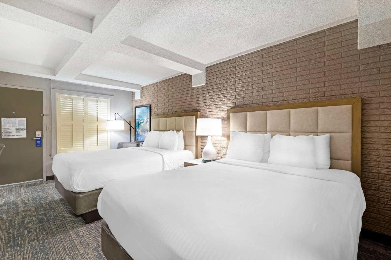 Queen Room with Two Queen Beds at Best Western Savannah Historic District