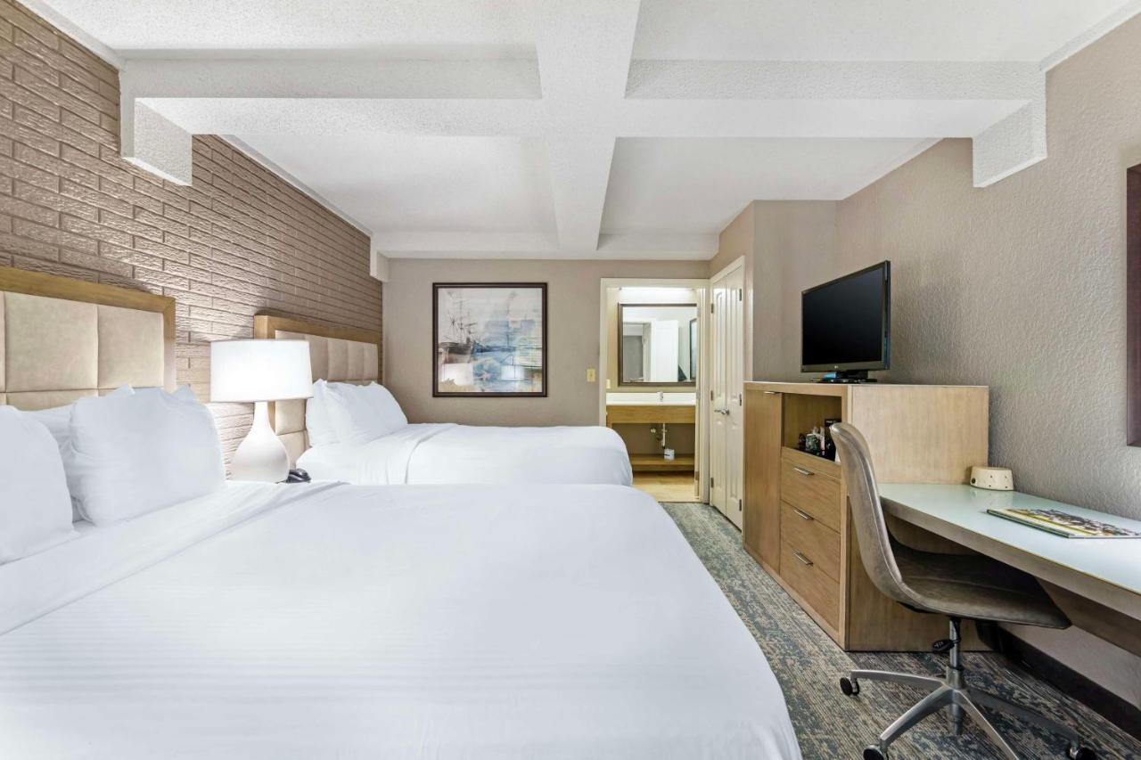 Queen Room with Two Queen Beds at Best Western Savannah Historic District