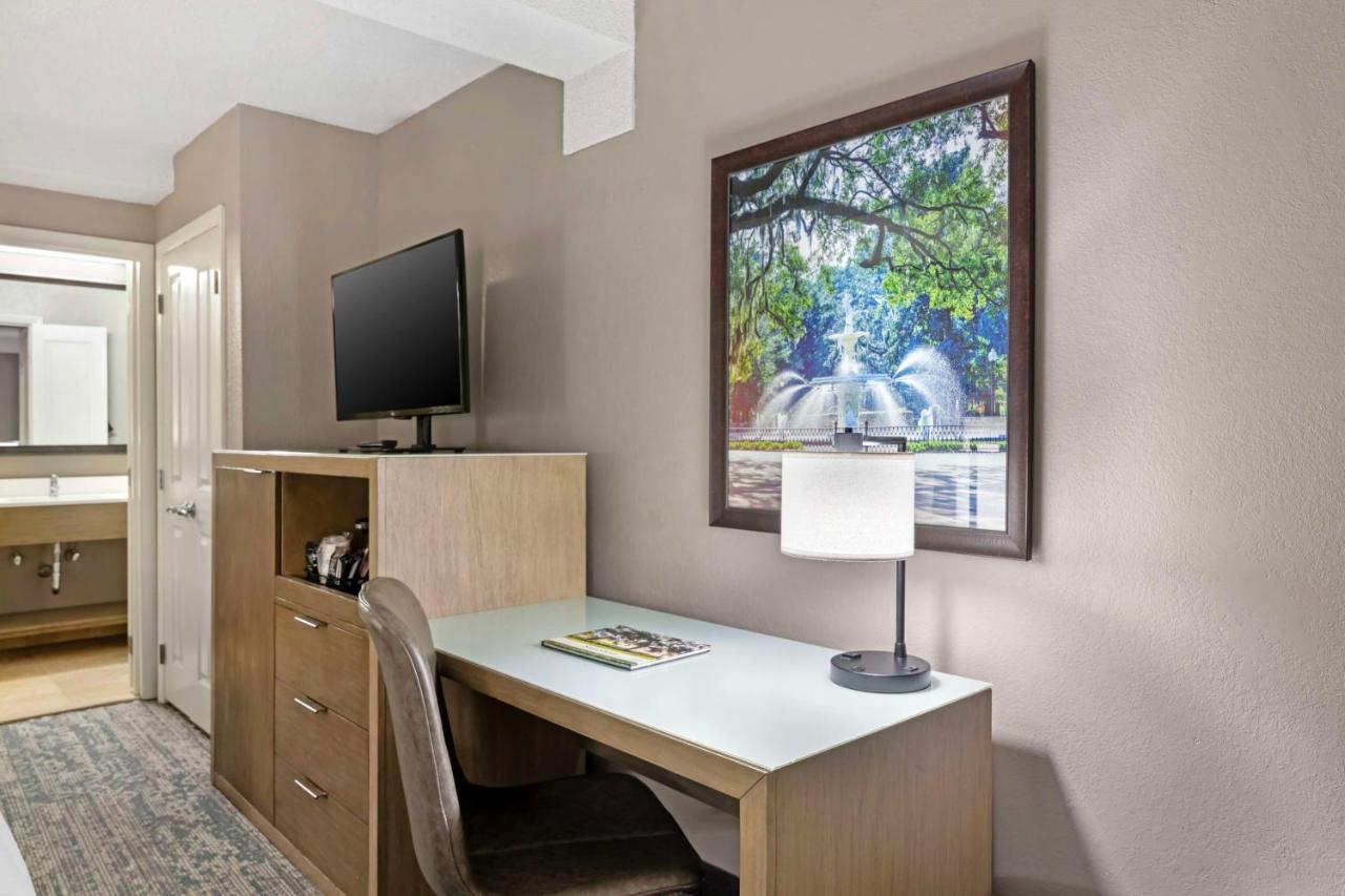 Queen Room with Two Queen Beds - Mobility Accessible at Best Western Savannah Historic District