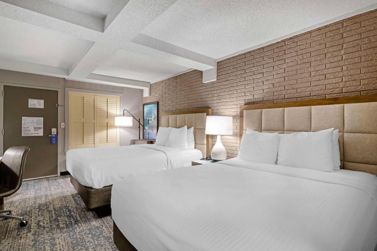 Queen Room with Two Queen Beds - Mobility Accessible at Best Western Savannah Historic District