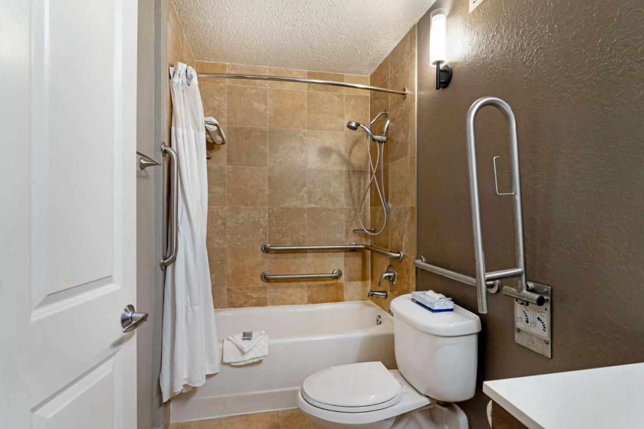 Queen Room with Two Queen Beds - Mobility Accessible at Best Western Savannah Historic District