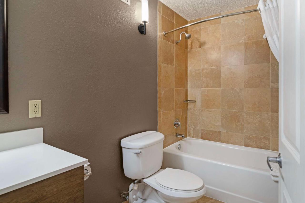 King Room - Non-Smoking at Best Western Savannah Historic District