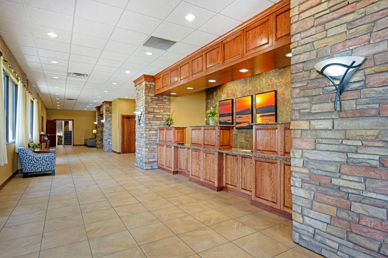 | Best Western Plus Mid Nebraska Inn & Suites