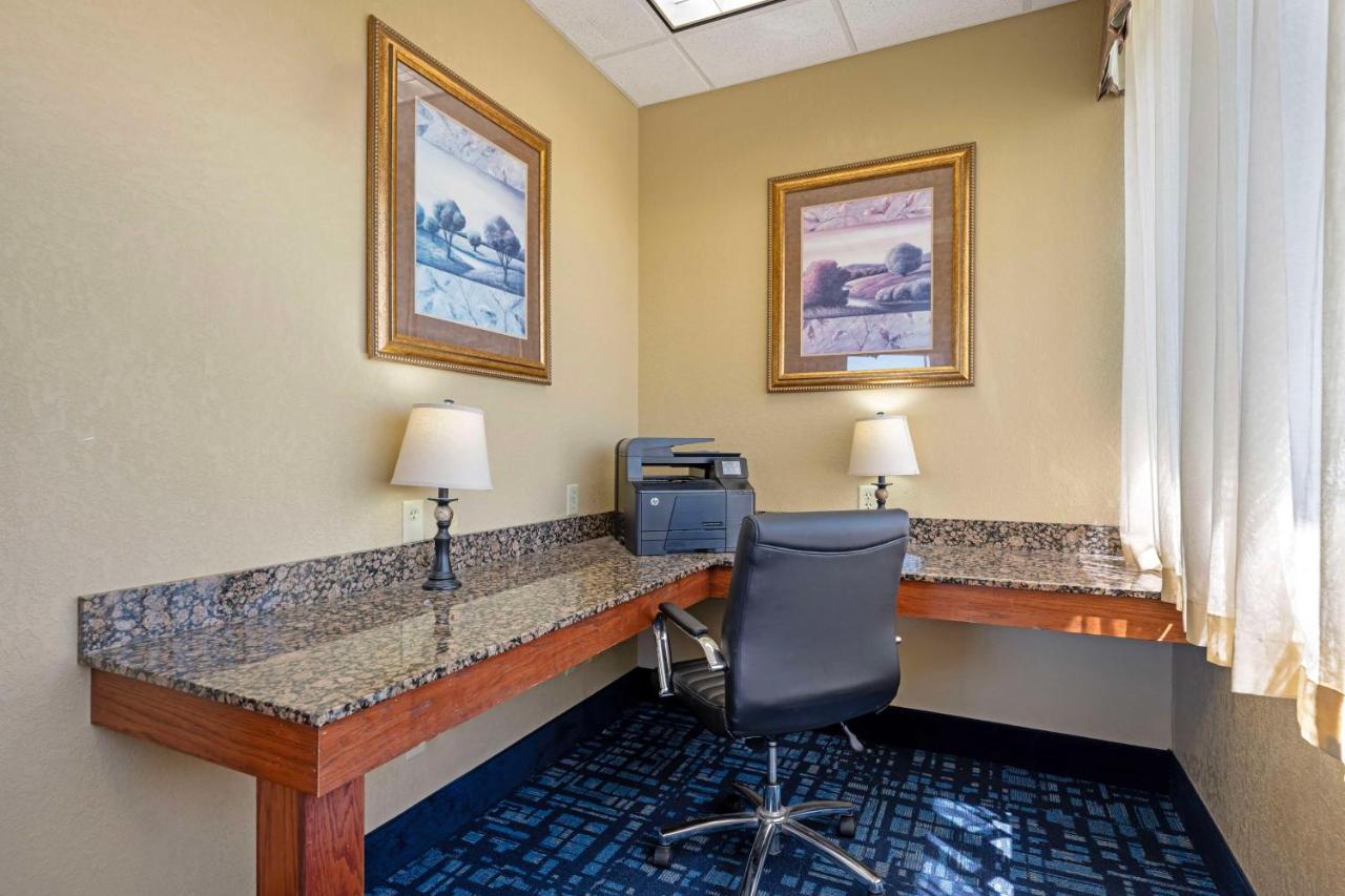 | Best Western Plus Mid Nebraska Inn & Suites