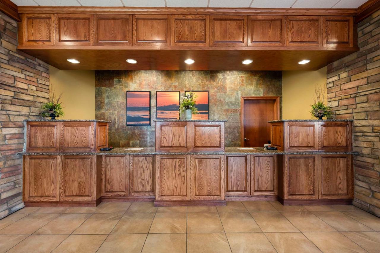 | Best Western Plus Mid Nebraska Inn & Suites