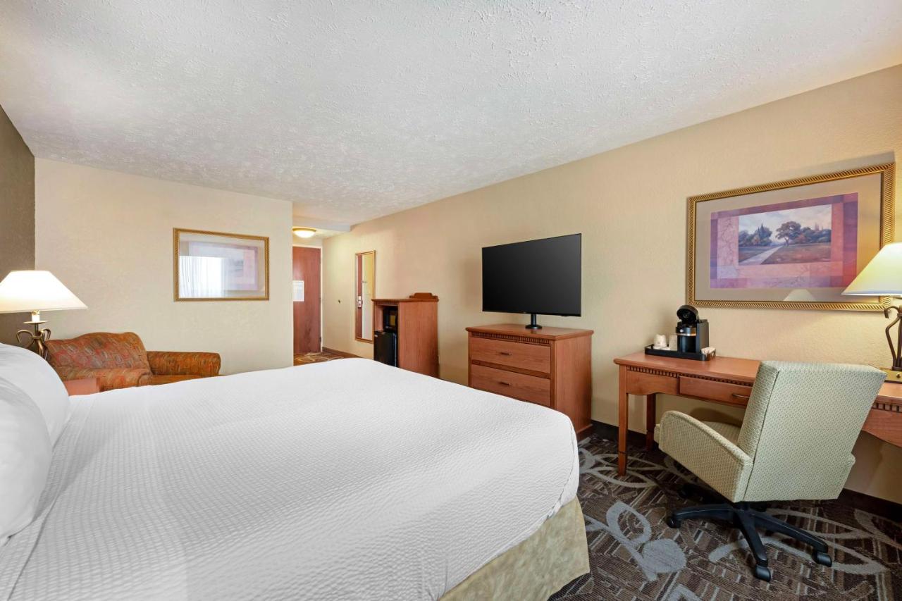 King Room - Non-Smoking at Best Western Plus Mid Nebraska Inn & Suites