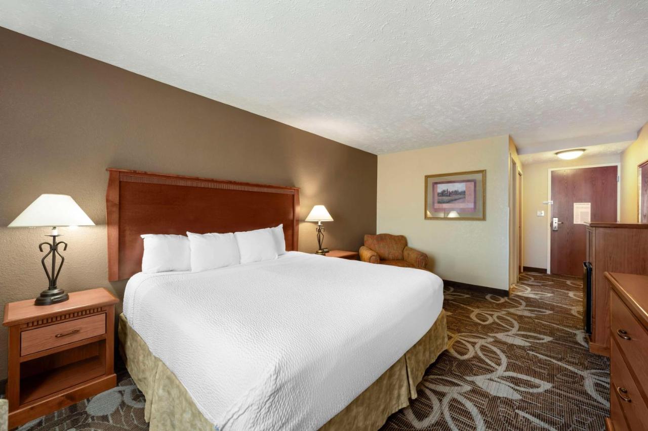 | Best Western Plus Mid Nebraska Inn & Suites