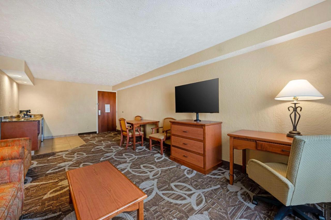 Executive King Suite - Non-Smoking at Best Western Plus Mid Nebraska Inn & Suites
