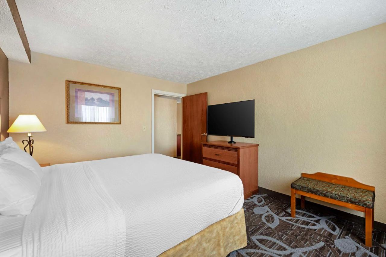 Executive King Suite - Non-Smoking at Best Western Plus Mid Nebraska Inn & Suites