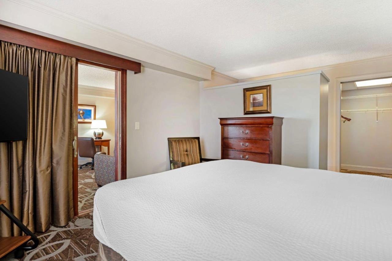 | Best Western Plus Mid Nebraska Inn & Suites