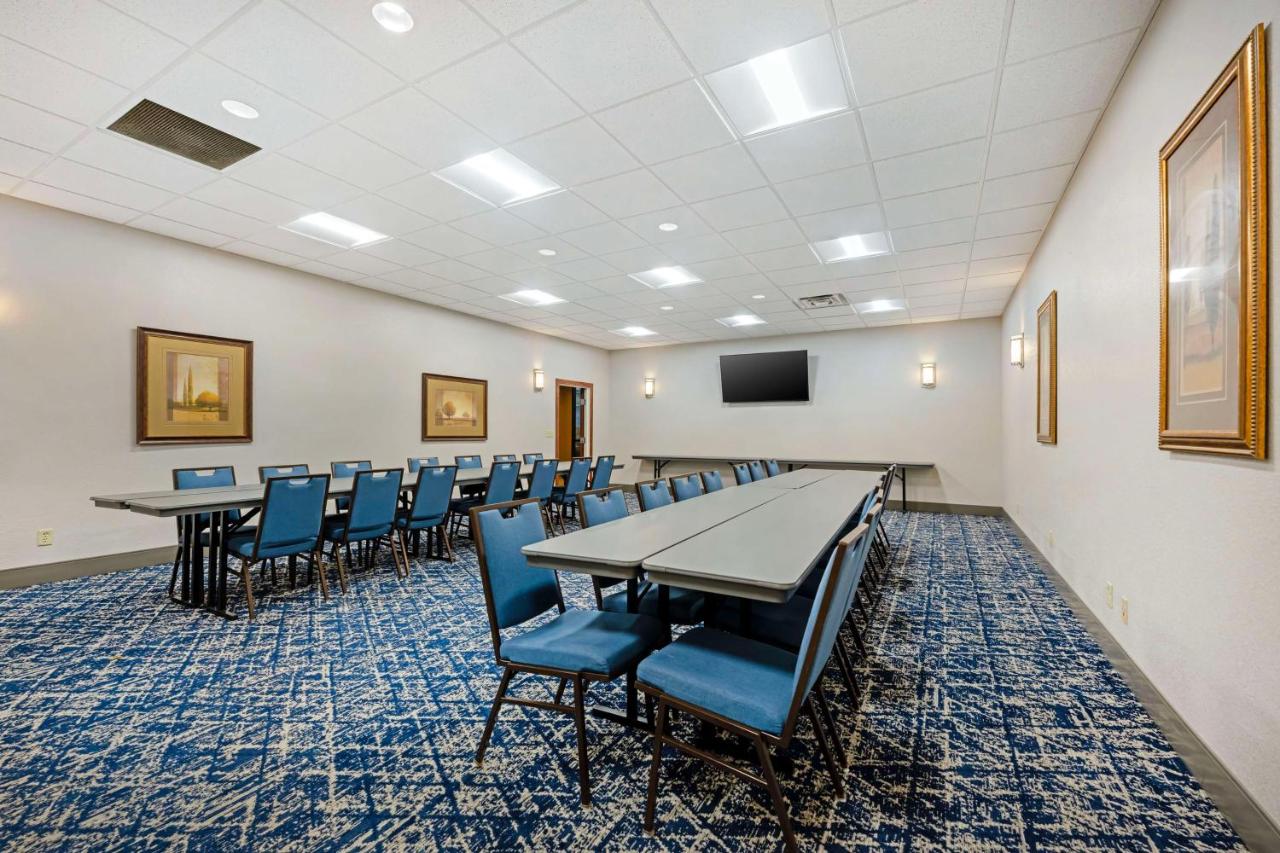 | Best Western Plus Mid Nebraska Inn & Suites