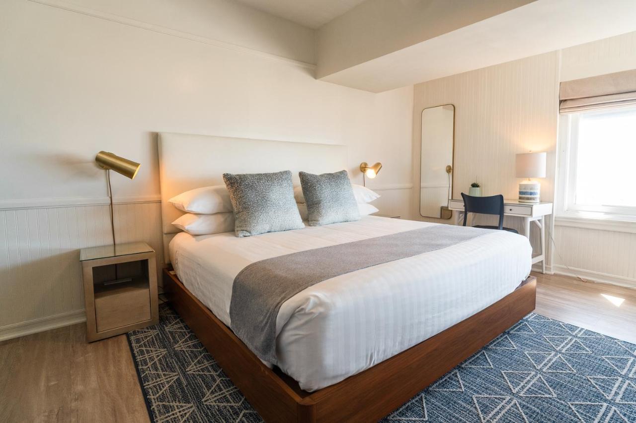 | Newport Beach Hotel