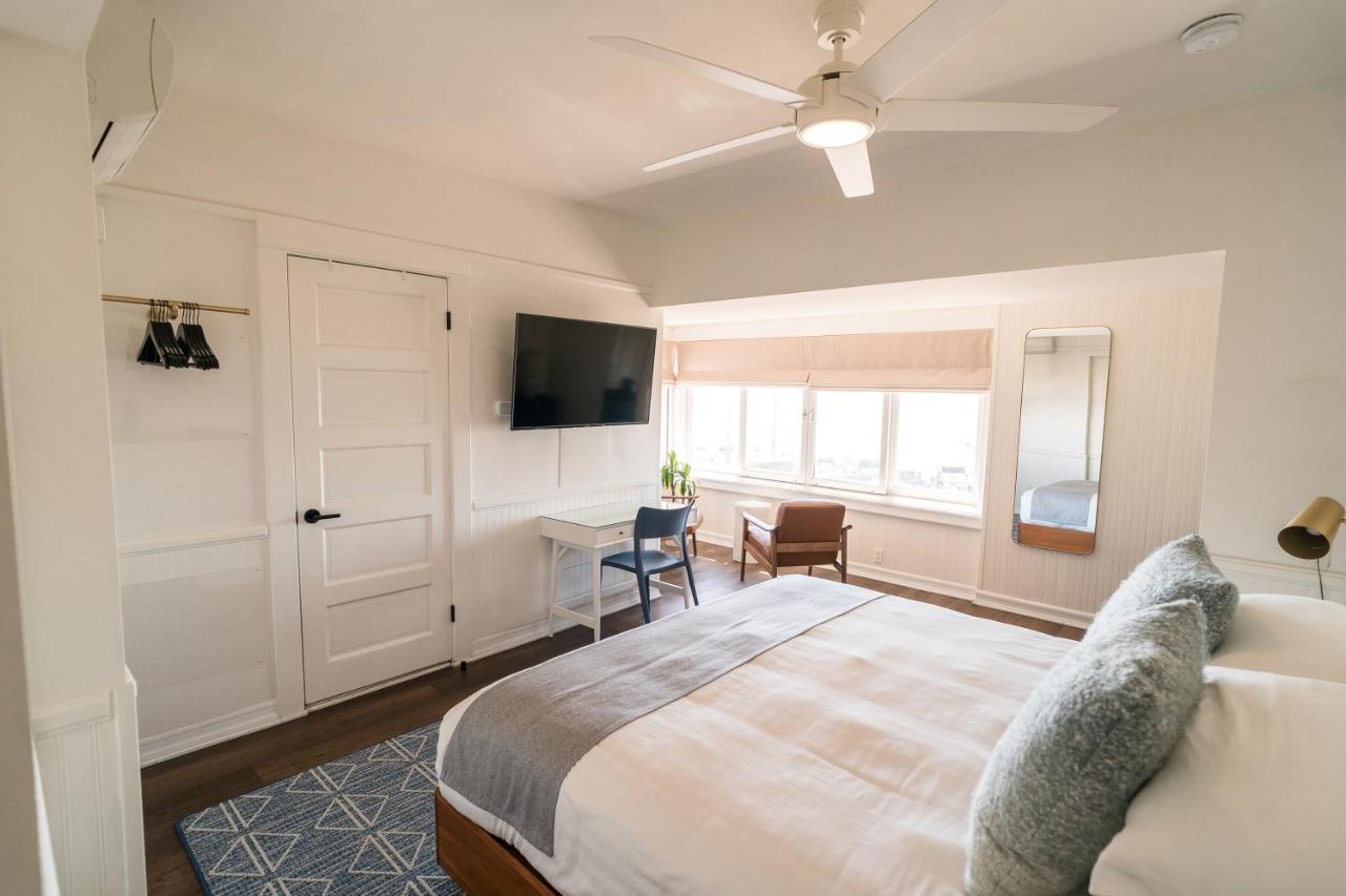 | Newport Beach Hotel