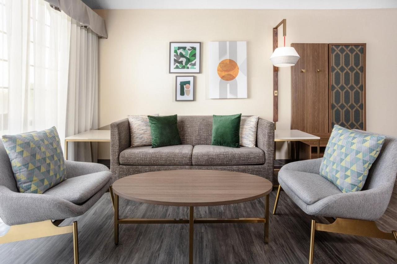One-Bedroom King Suite with Sofa Bed at Holiday Inn Hotel & Suites Springfield - I-44, an IHG Hotel