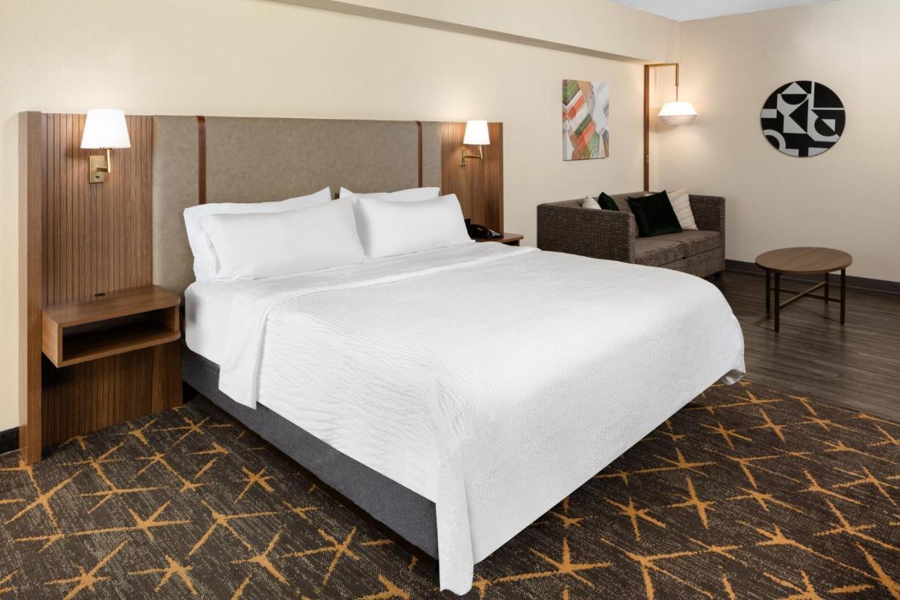 Executive King Room - Non-Smoking at Holiday Inn Hotel & Suites Springfield - I-44, an IHG Hotel