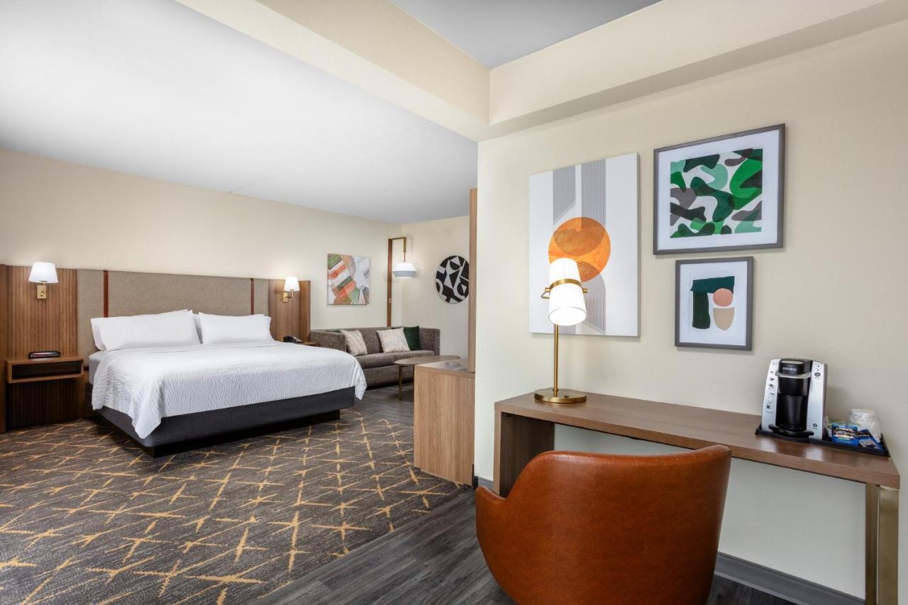 Queen Room - Non-Smoking at Holiday Inn Hotel & Suites Springfield - I-44, an IHG Hotel