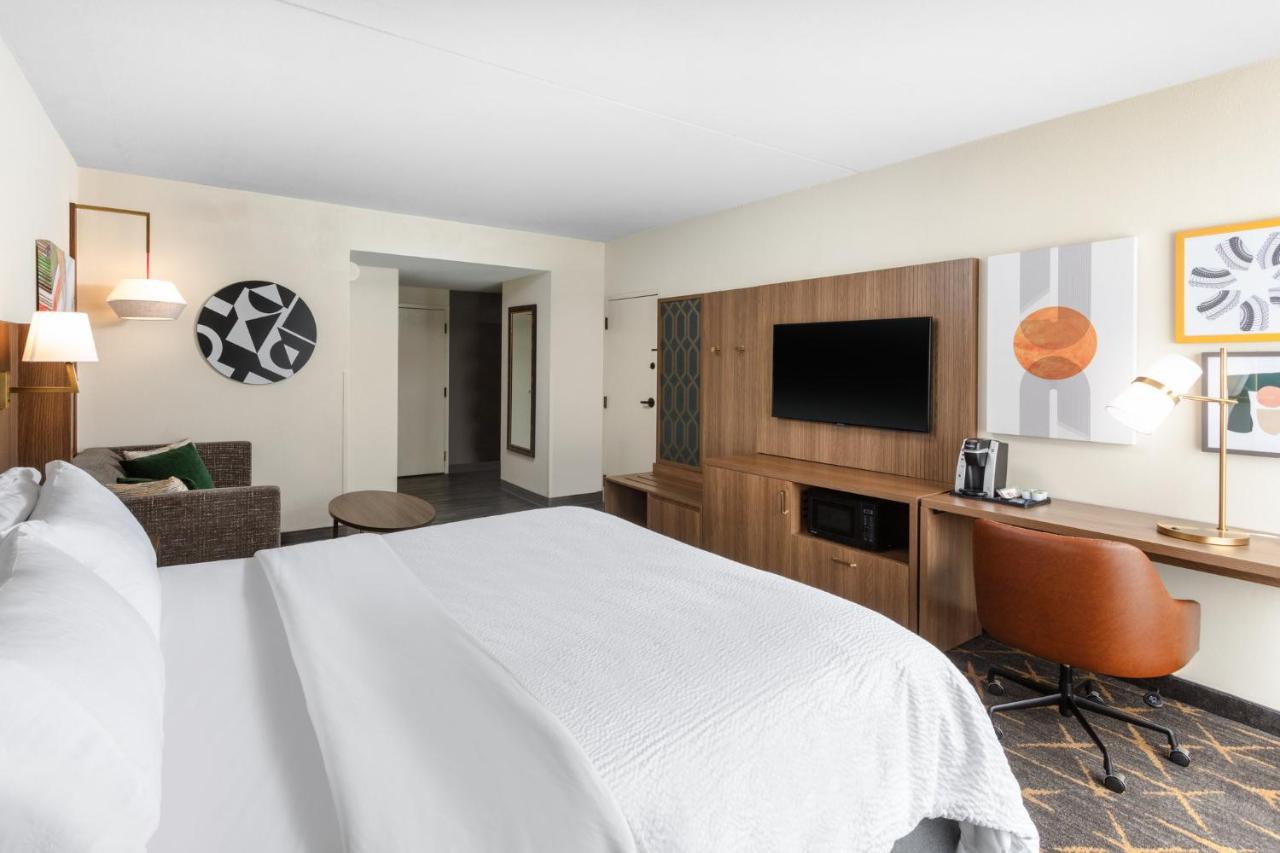 King Room - Non-Smoking at Holiday Inn Hotel & Suites Springfield - I-44, an IHG Hotel
