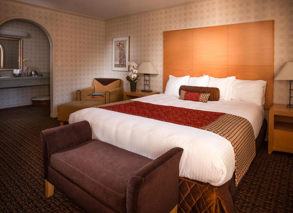 King Room at Menlo Park Inn