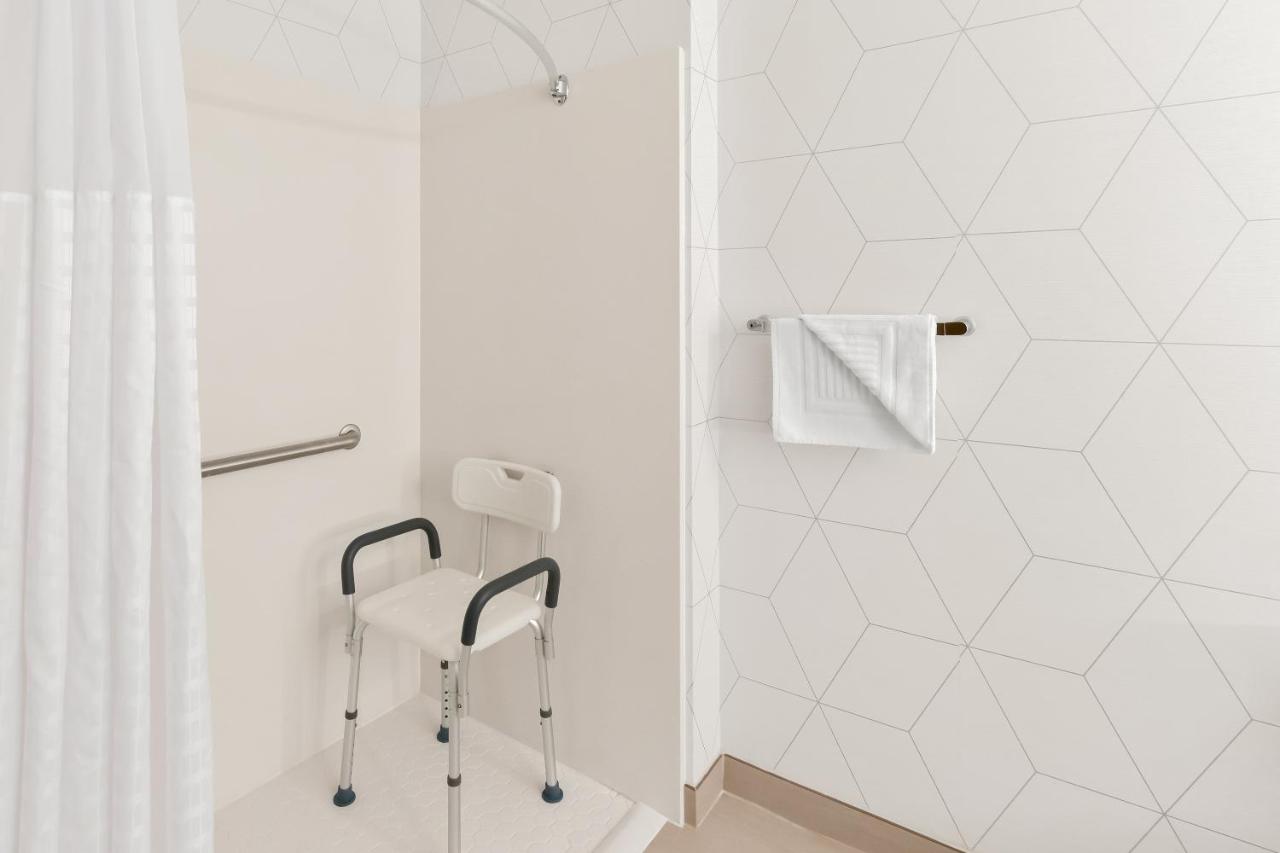 King Suite - Accessible/Non-Smoking at Comfort Suites Portland Airport