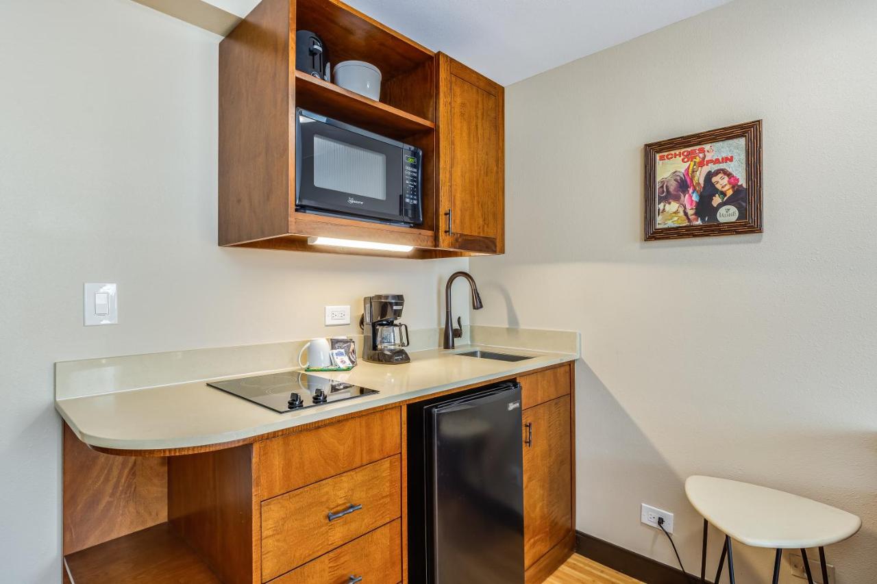 Studio Kitchenette at Castle Bamboo Waikīkī Hotel