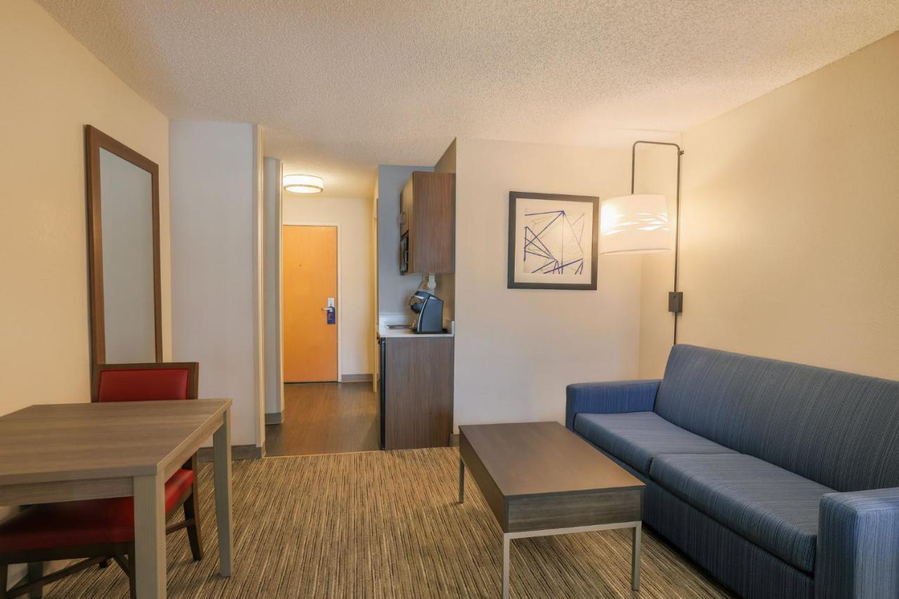 | Holiday Inn Express & Suites Raleigh North - Wake Forest, an IHG Hotel