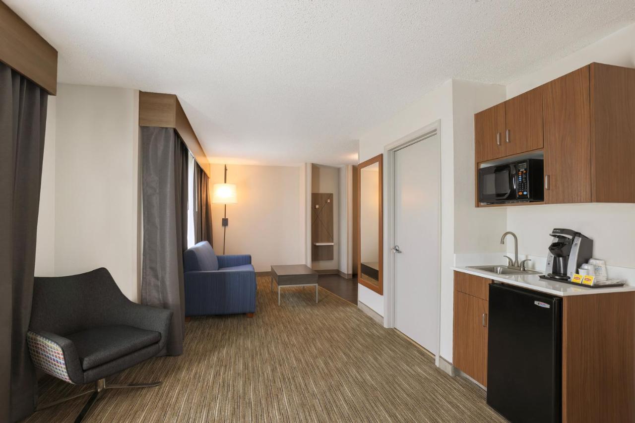 | Holiday Inn Express & Suites Raleigh North - Wake Forest, an IHG Hotel