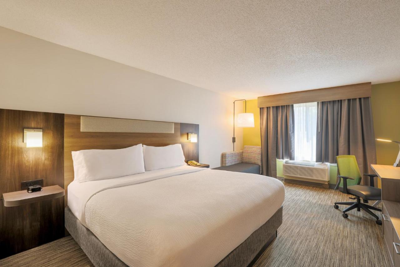 | Holiday Inn Express & Suites Raleigh North - Wake Forest, an IHG Hotel