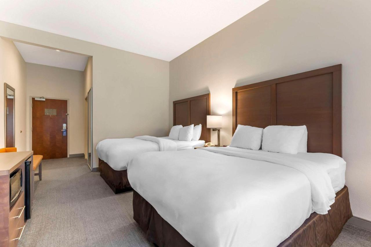 Queen Room with Two Queen Beds and Tub - Accessible/Non Smoking at Comfort Inn & Suites Chestertown