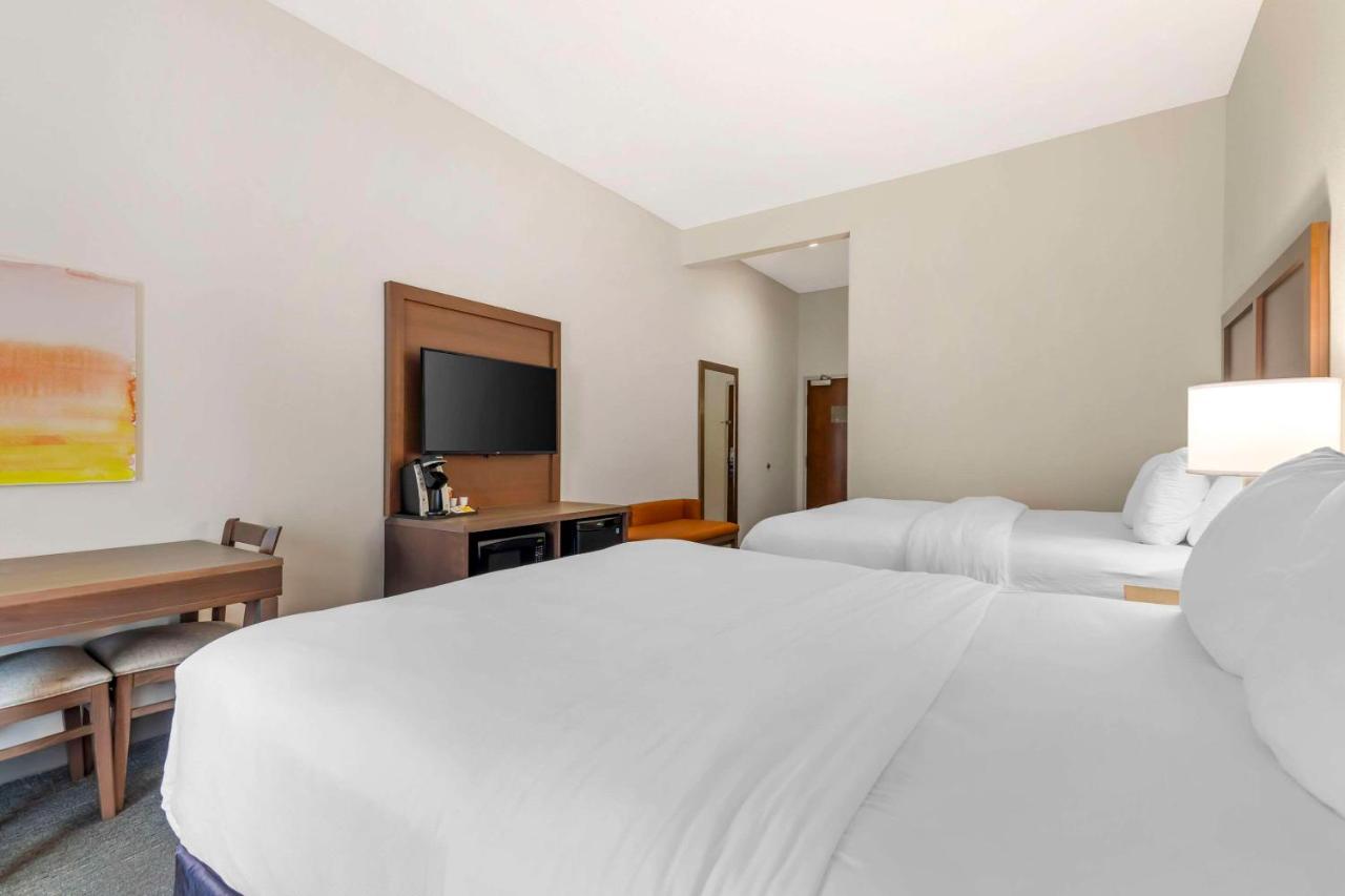 Queen Room with Two Queen Beds and Tub - Accessible/Non Smoking at Comfort Inn & Suites Chestertown