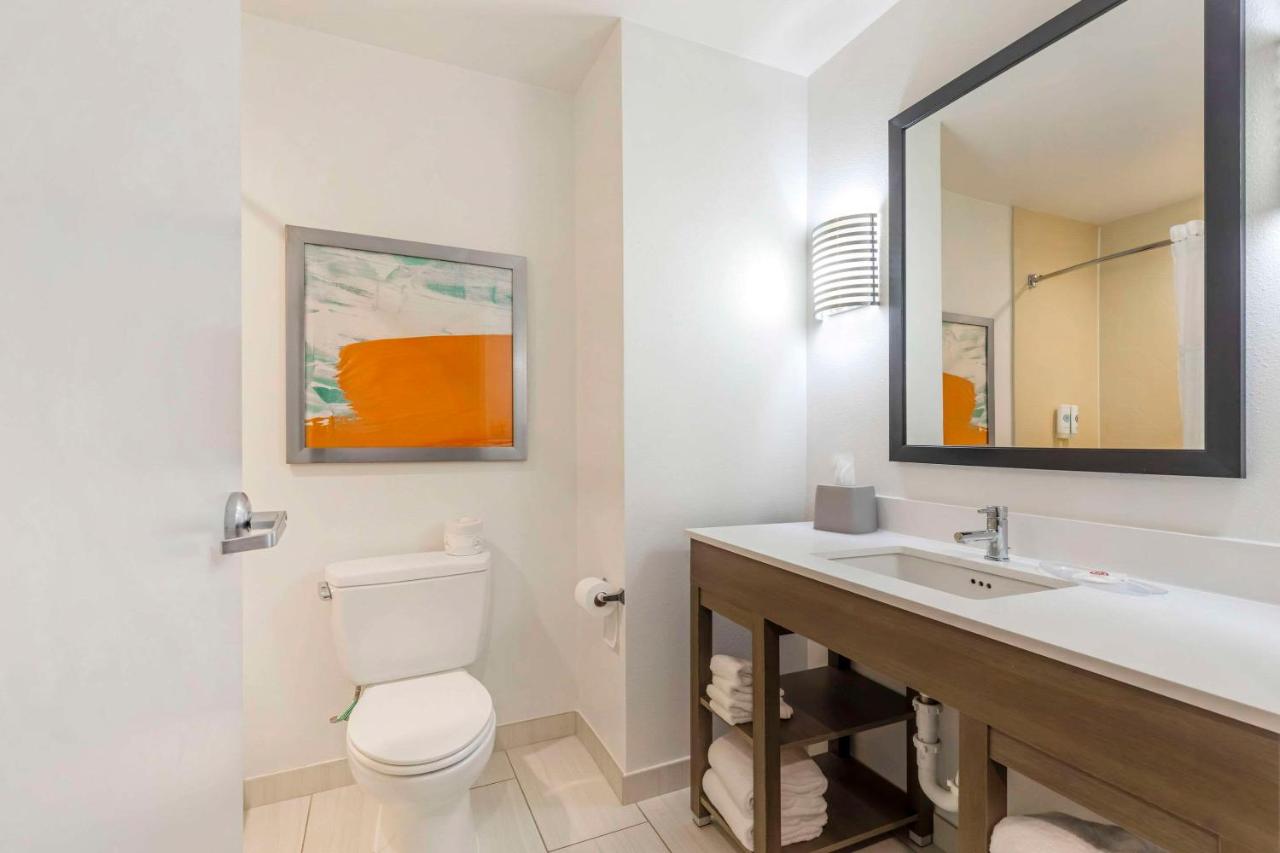Standard King Room - Non Smoking at Comfort Inn & Suites Chestertown